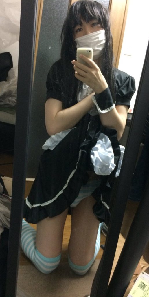 【18歳～20代女装娘エロ画像】 ミニスカから覗く太ももとパンティがエッチな男の娘 ももゆらちゃん