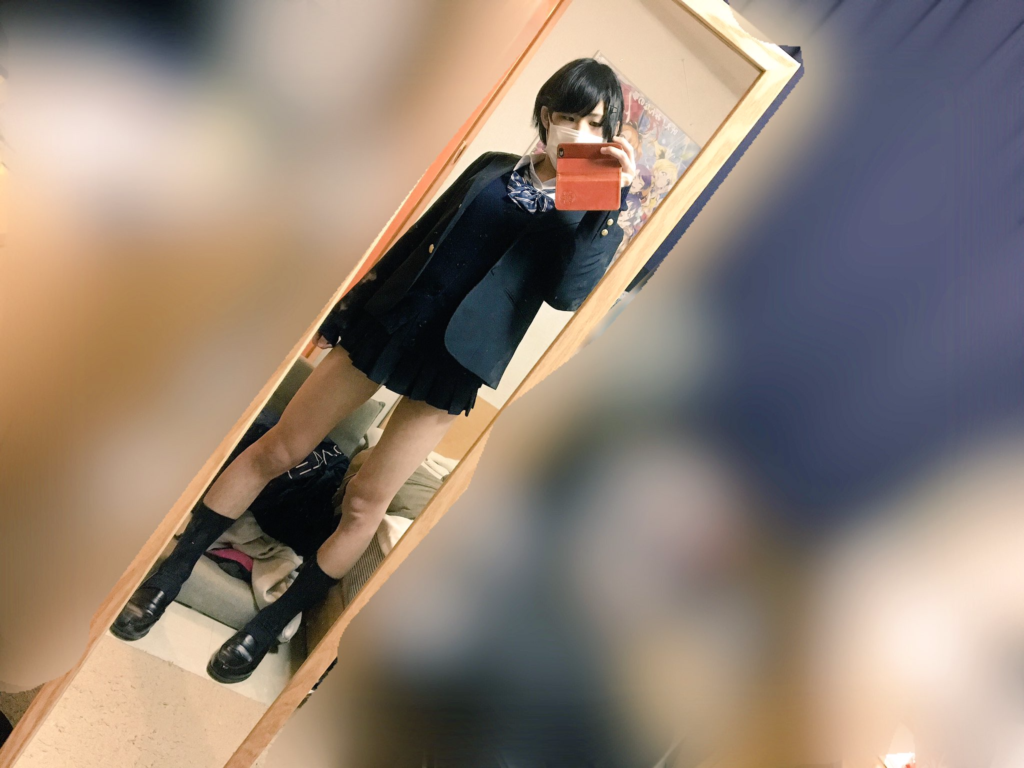【18歳～20代女装娘画像】スタイルが良すぎてJK風の制服ミニスカが似合い過ぎの男の娘 ゆうちゃん