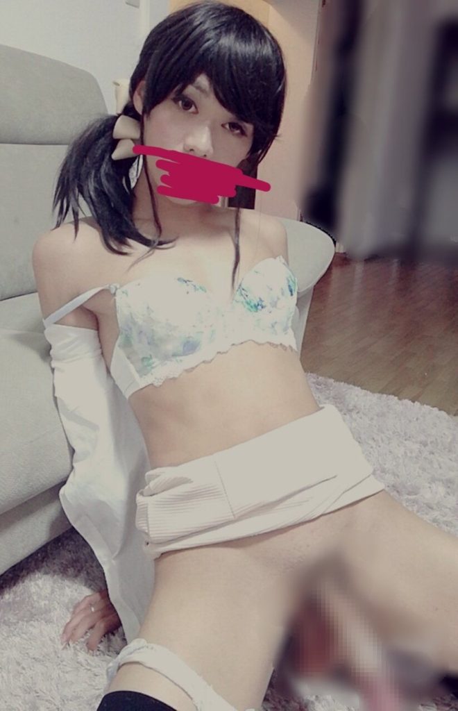【18歳～20代女装娘エロ画像】巨根のペニクリを晒してぶら下げる姿がエッチ過ぎる男の娘 田中ちゃん