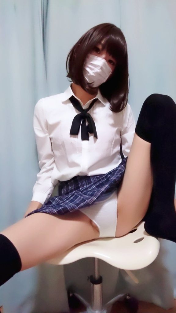 【18歳～20代女装娘エロ画像】制服姿で純白下着からハミキンしてパンチラするエッチ過ぎる男の娘 Rioちゃん