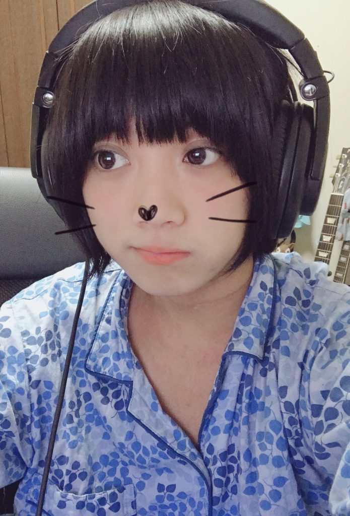 【18歳～20代女装娘画像】黒目が大きいぱっちり目の黒髪ショートヘアが似合う男の娘 あっつーちゃん