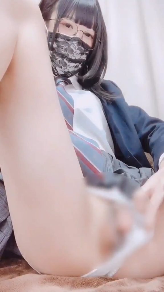 【18歳～20代女装娘エロ動画】電マでオナニー後、純白下着をズラしてペニスを丸出しにする姿がエッチ過ぎる男の娘 ゆきちゃん