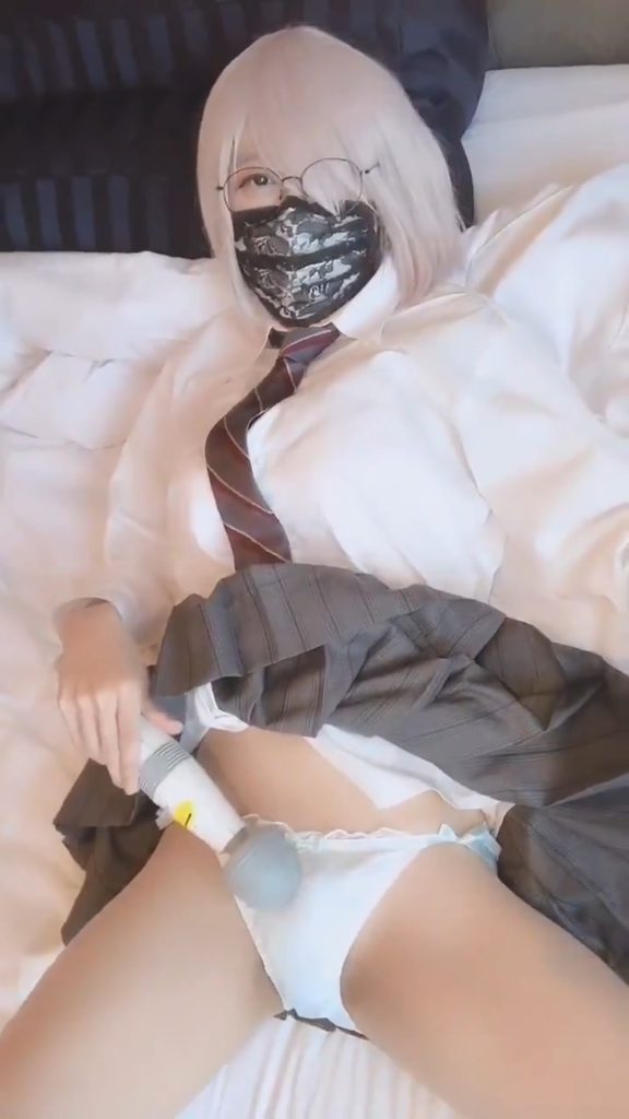 【18歳～20代女装娘エロ動画】純白下着をパンモロしながら電マでオナニーする姿がエッチ過ぎる男の娘 ゆきちゃん