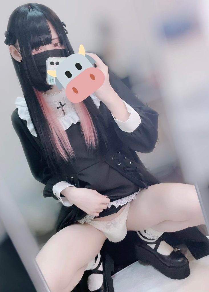 【18歳～20代女装娘エロ画像】股を広げて純白パンティをパンモロする姿がエッチ過ぎる男の娘　なむちゃん